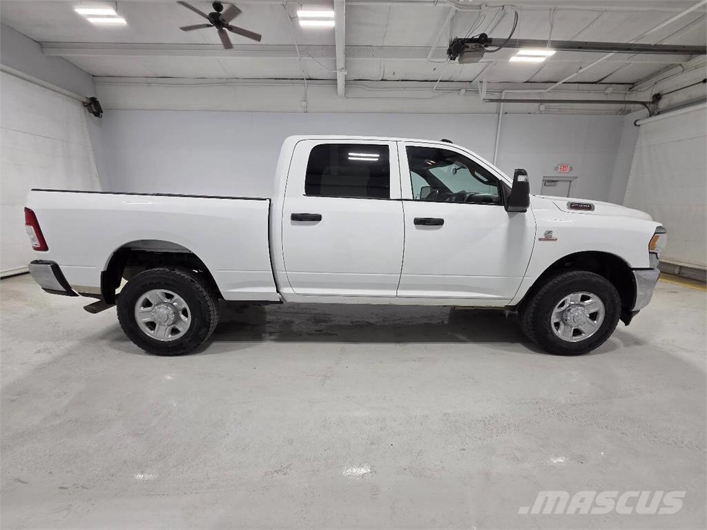 RAM 2500 شاحنات خفيفة/مفصلية الجوانب