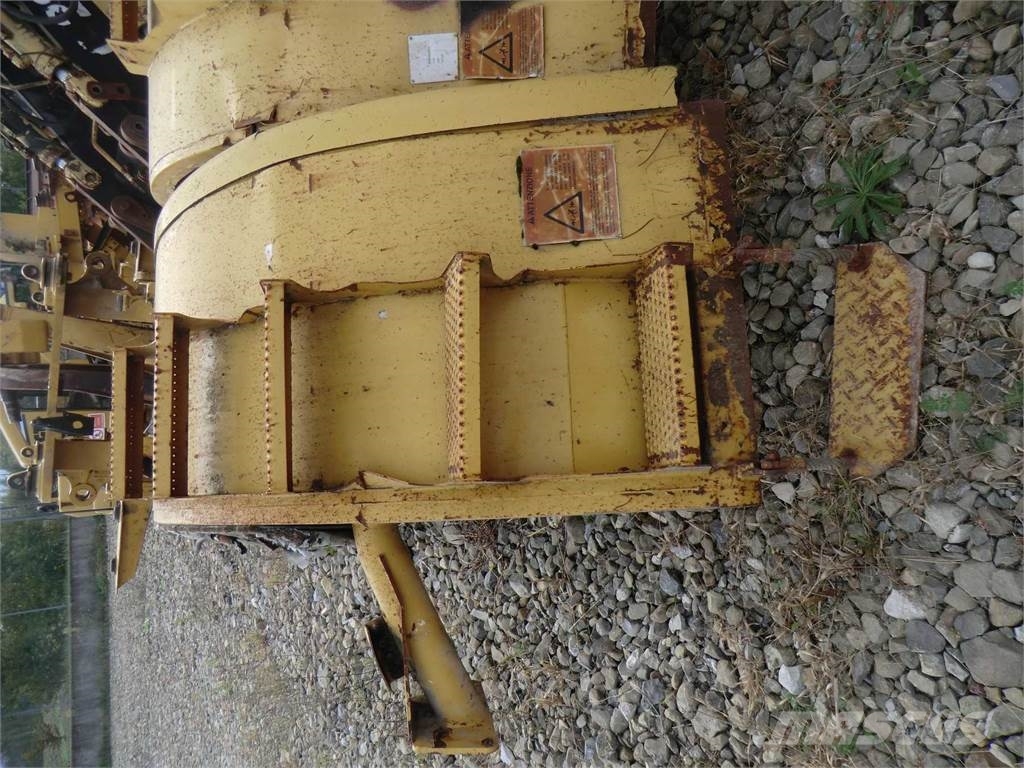 CAT 323D Podvozje in vzmetenje