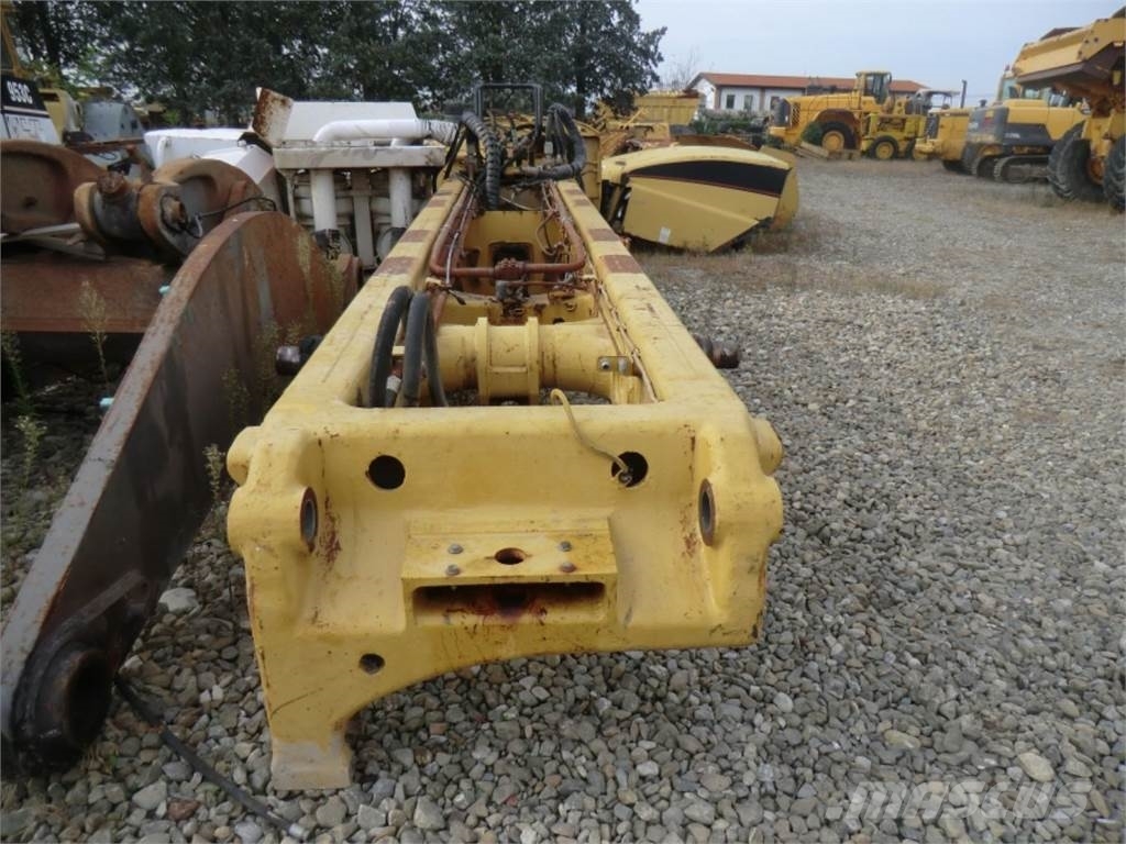 CAT 323D Podvozje in vzmetenje