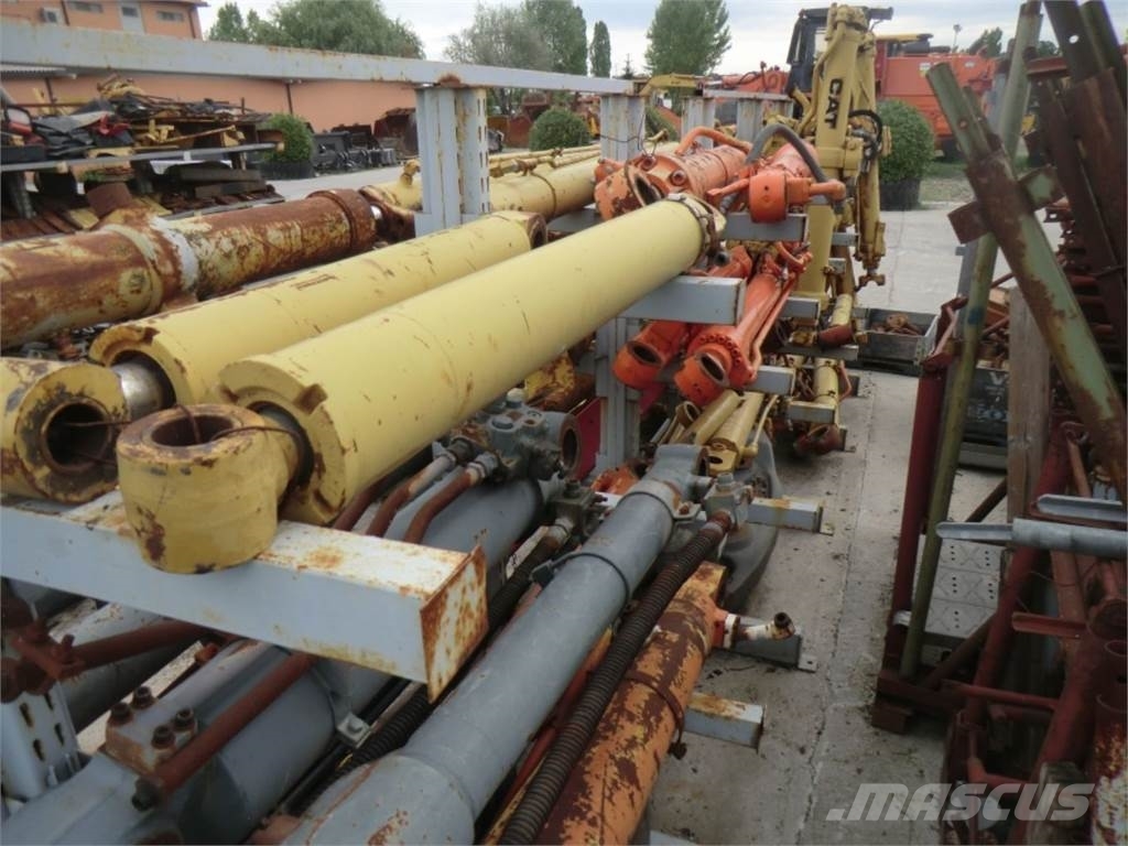 CAT 438C Gradbeništvo - drugo