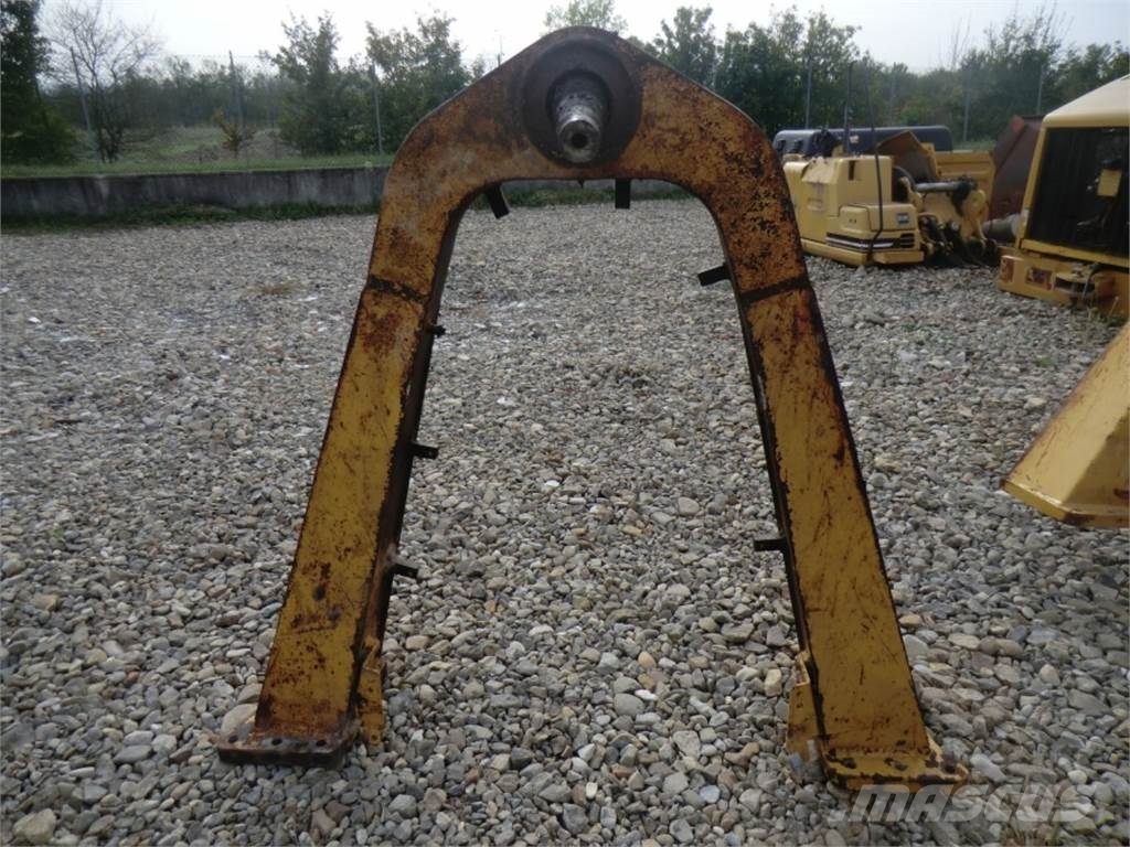 CAT 735 Chassis and suspension