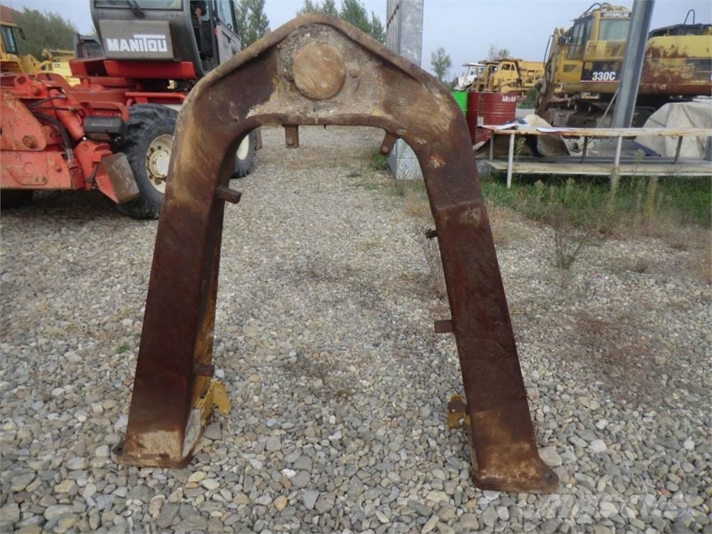 CAT 735 Chassis and suspension