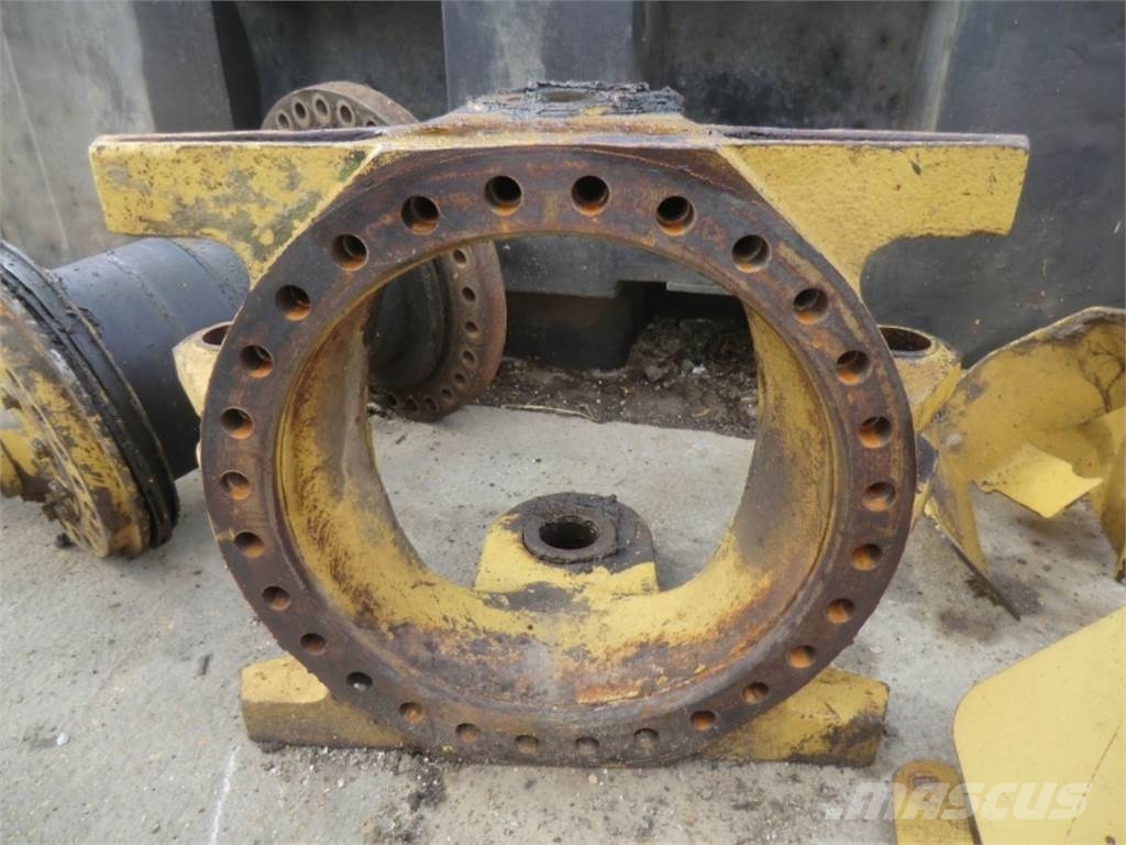 CAT 735 Chassis and suspension