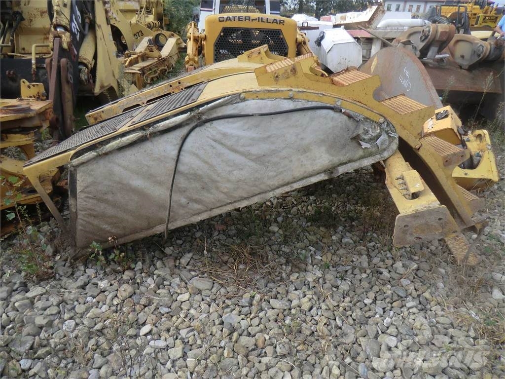 CAT 735 Chassis and suspension