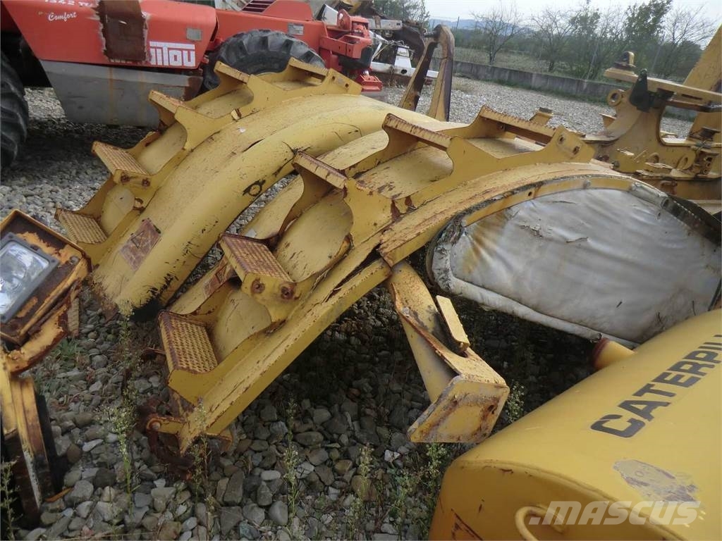 CAT 735 Chassis and suspension