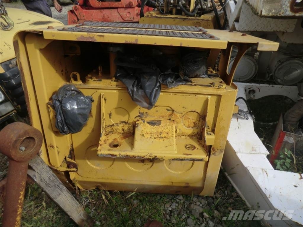 CAT 735 Chassis and suspension