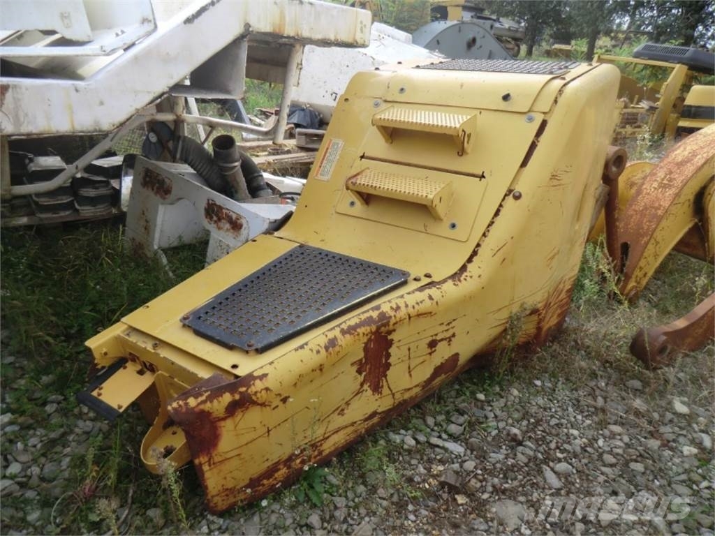 CAT 735 Chassis and suspension