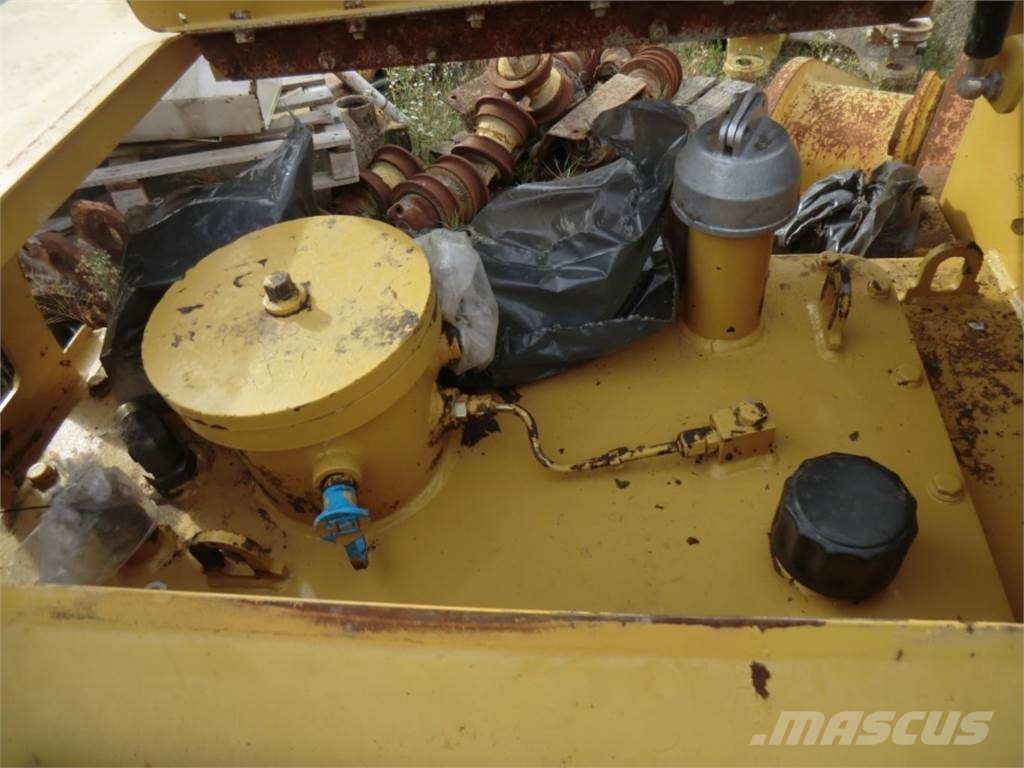CAT 735 Chassis and suspension