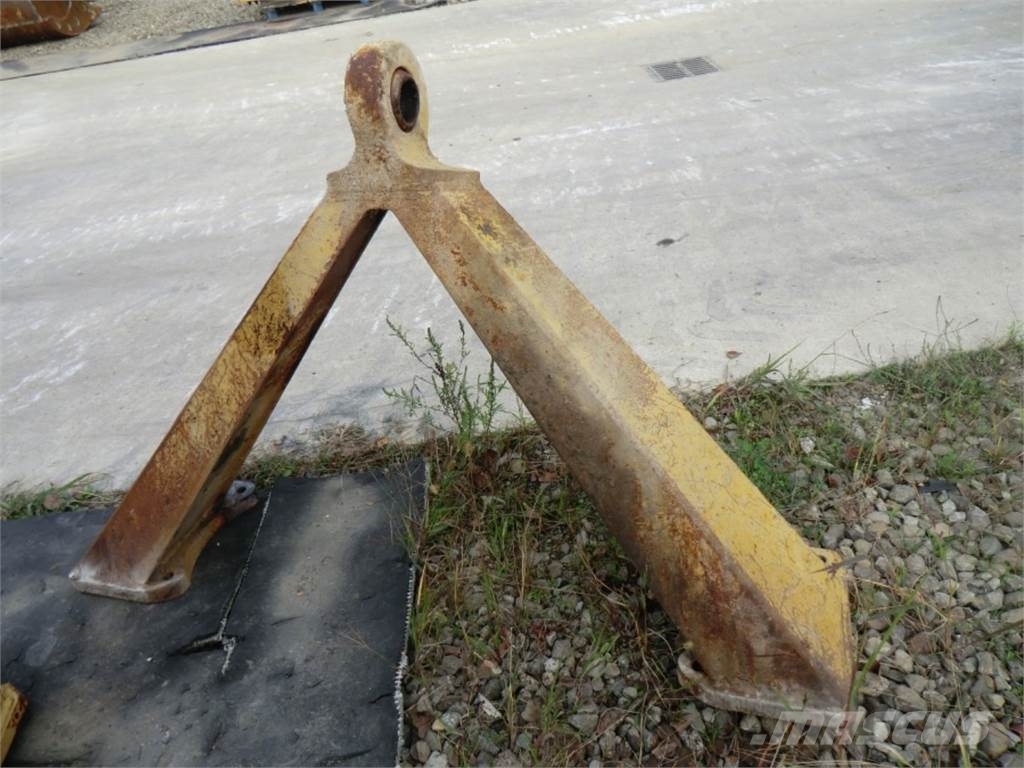 CAT 735 Chassis and suspension