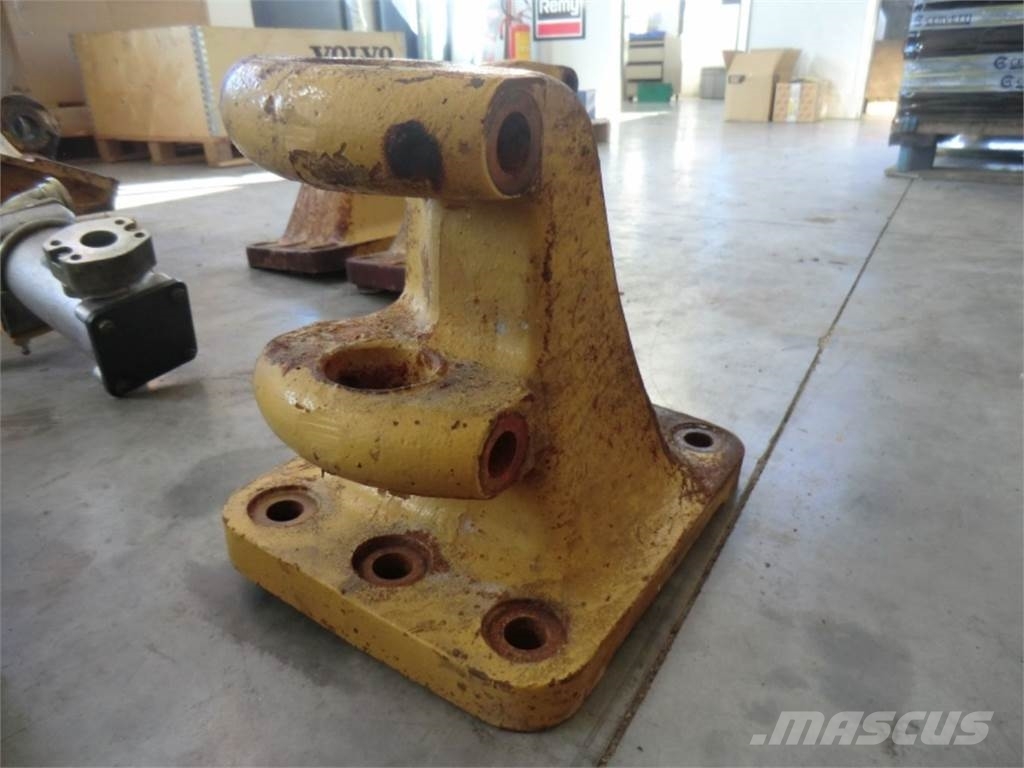 CAT 735 Chassis and suspension