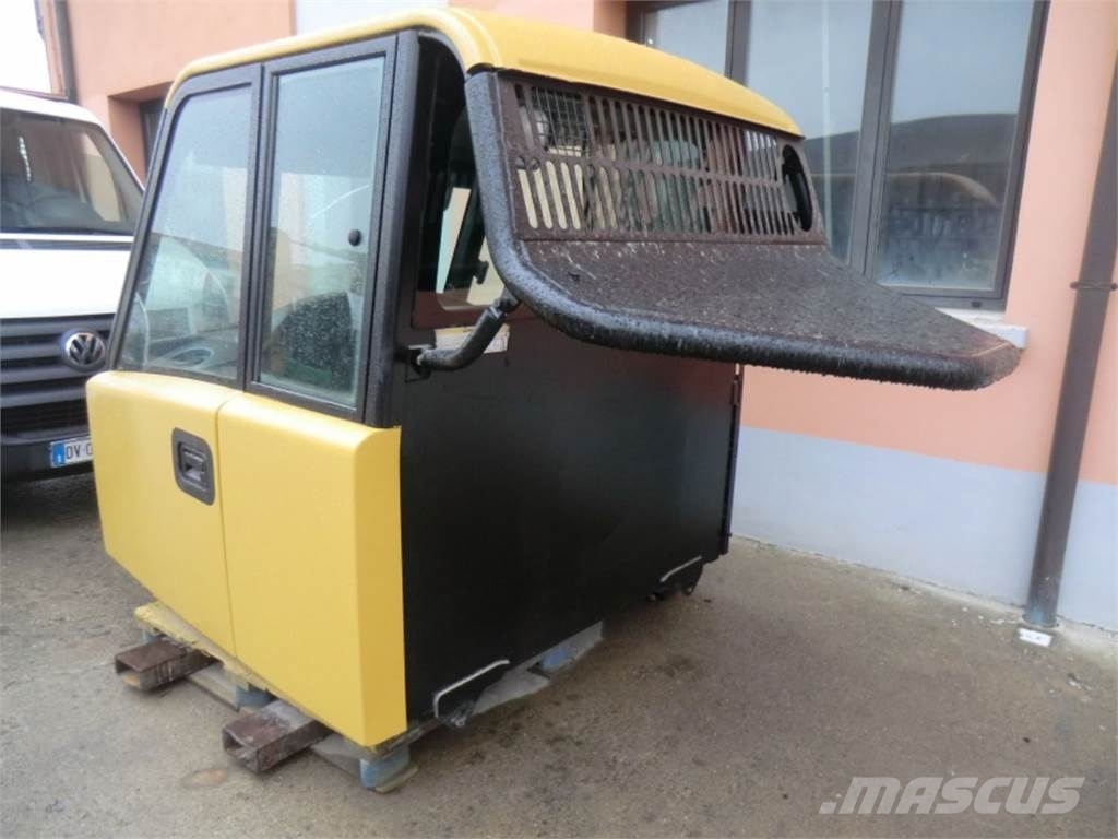 CAT 735 Chassis and suspension