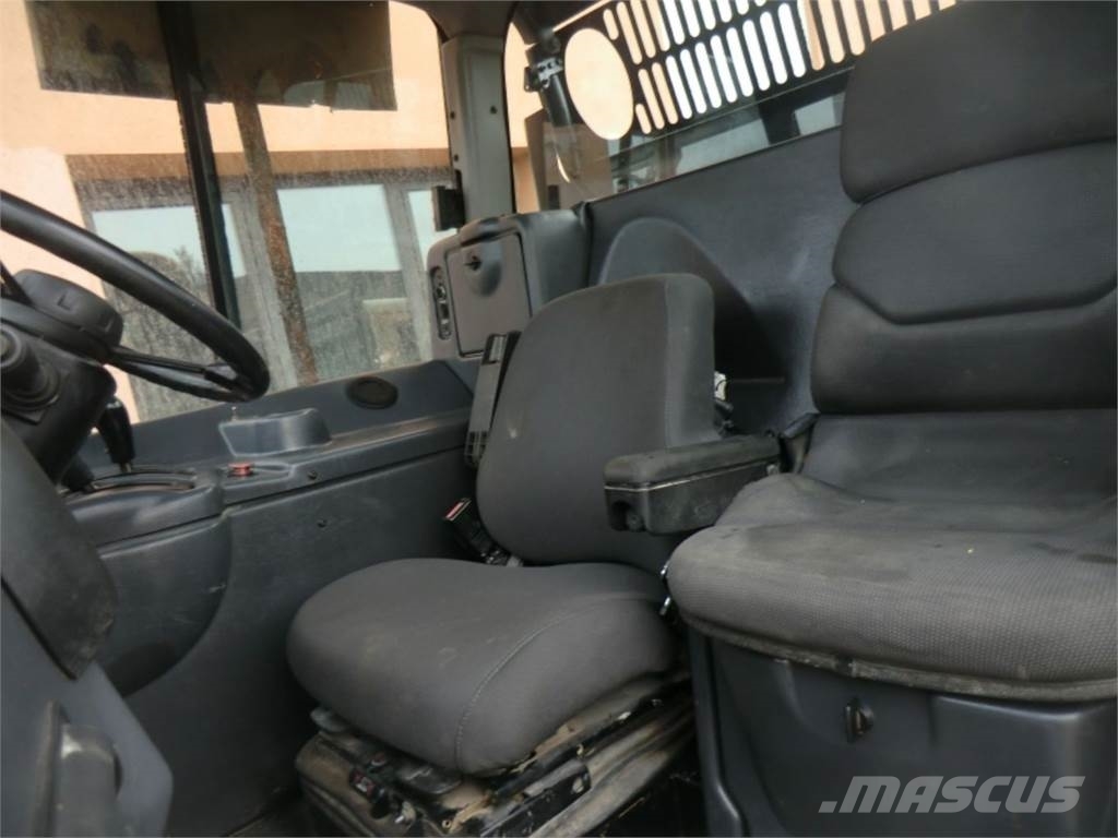 CAT 735 Chassis and suspension