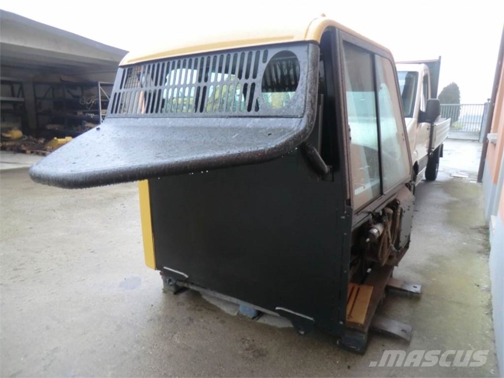 CAT 735 Chassis and suspension