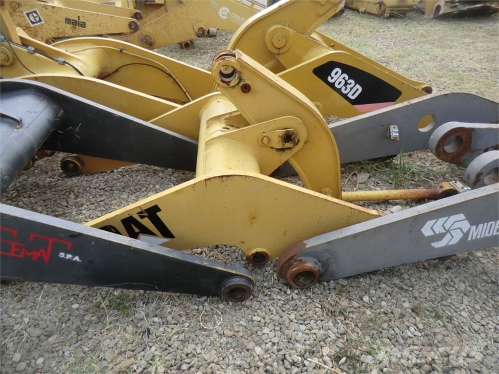 CAT 943 Шасі