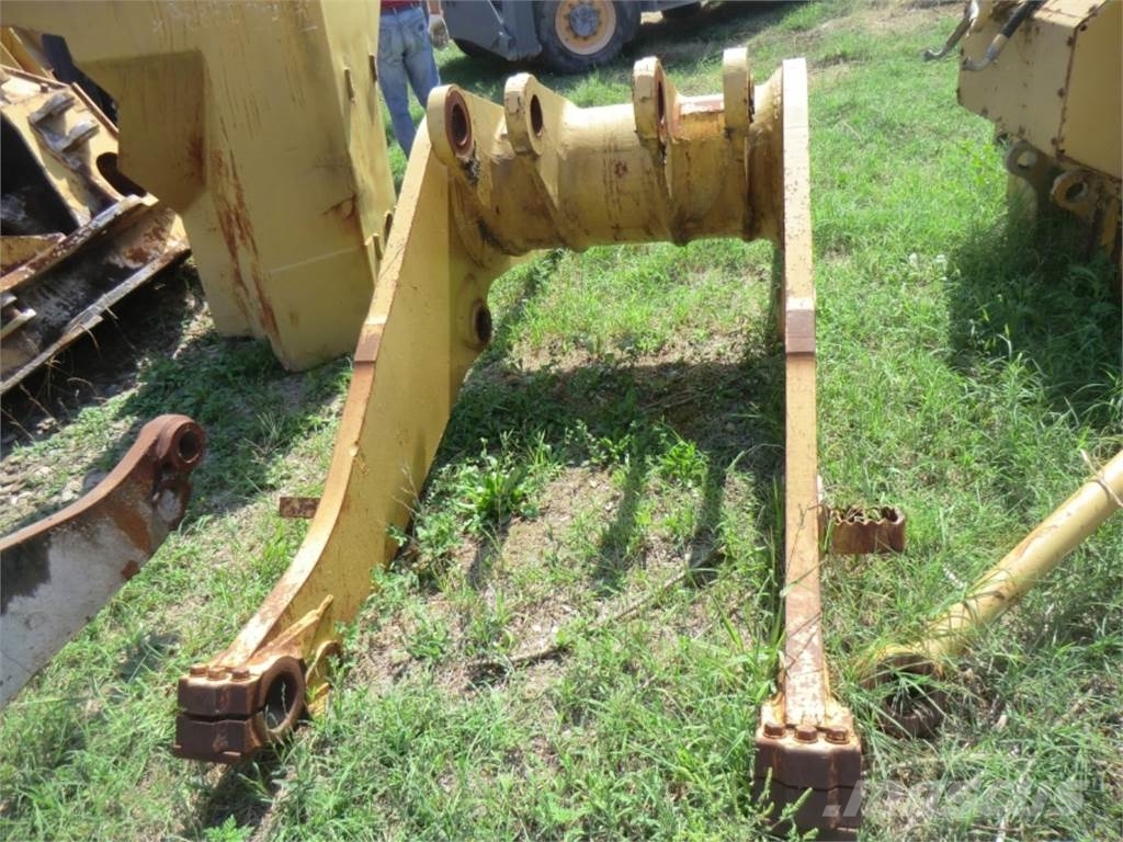 CAT 973 LGP Podvozje in vzmetenje
