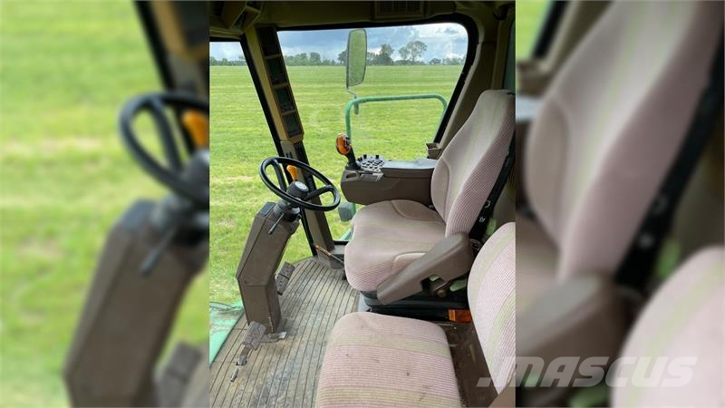 John Deere 9560 WTS Combine harvesters