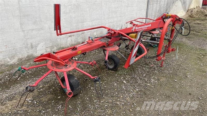 Kverneland Taarup 8055 Rastrillos y henificadores