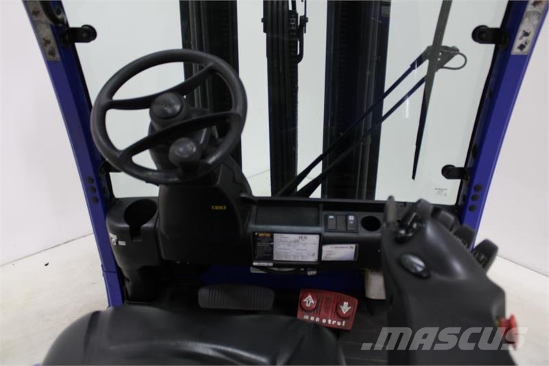 Hyster J3.0XN Kravas mašīnām piestiprināmie pacēlāji