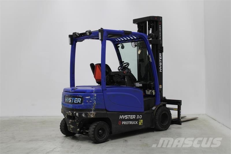 Hyster J3.0XN Kravas mašīnām piestiprināmie pacēlāji
