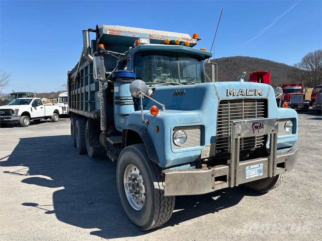 Mack RD690S, 1988, Philadelphia, Pennsylvania, United States - Used dump  Trucks - Mascus