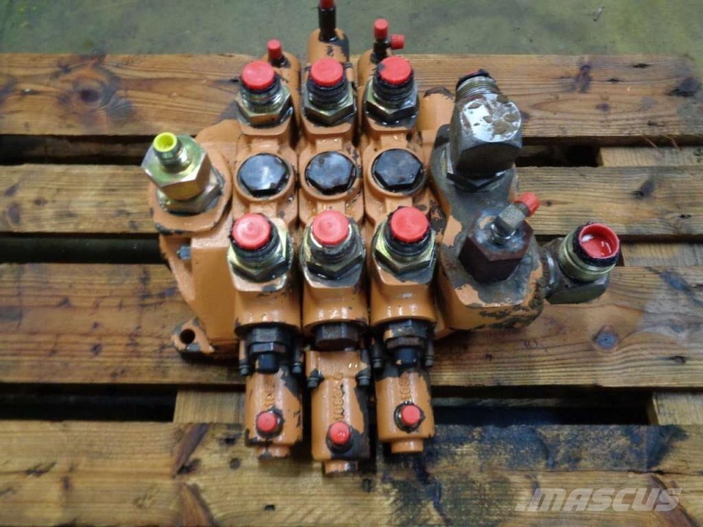 CASE 821 C 液压