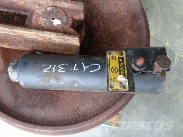 CAT 312 B Šasija un piekare