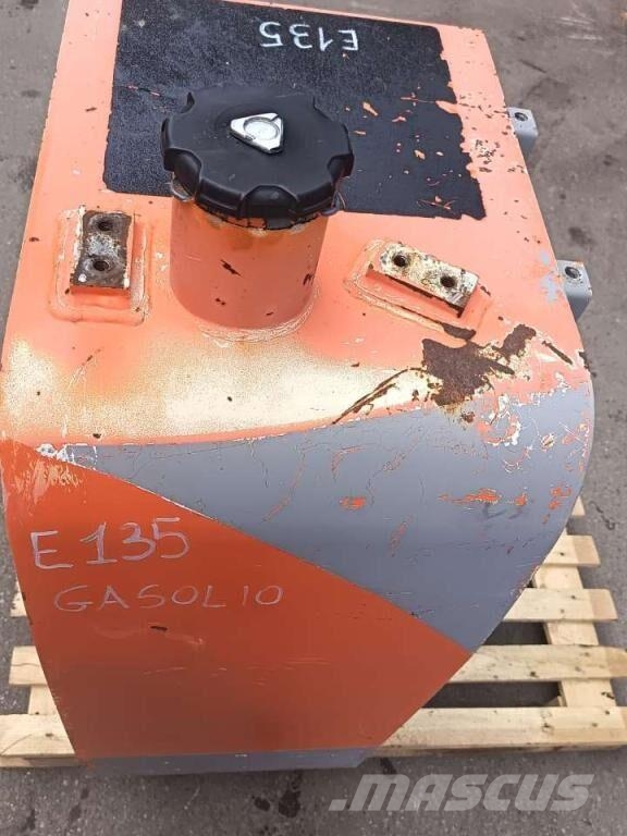 Fiat-Kobelco E 135 مكونات أخرى