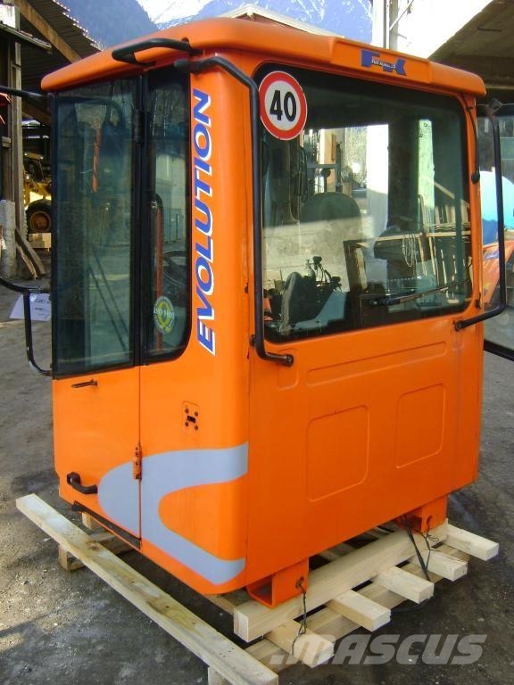 Fiat-Kobelco W 130 Evolution Cabinas e interior