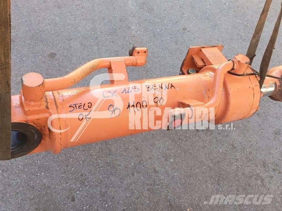 Hitachi LX 145 油圧機
