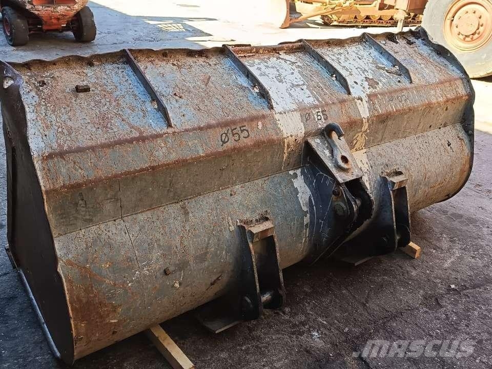 Liebherr L 512 دلاء