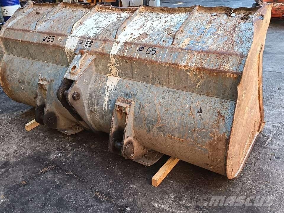 Liebherr L 512 دلاء