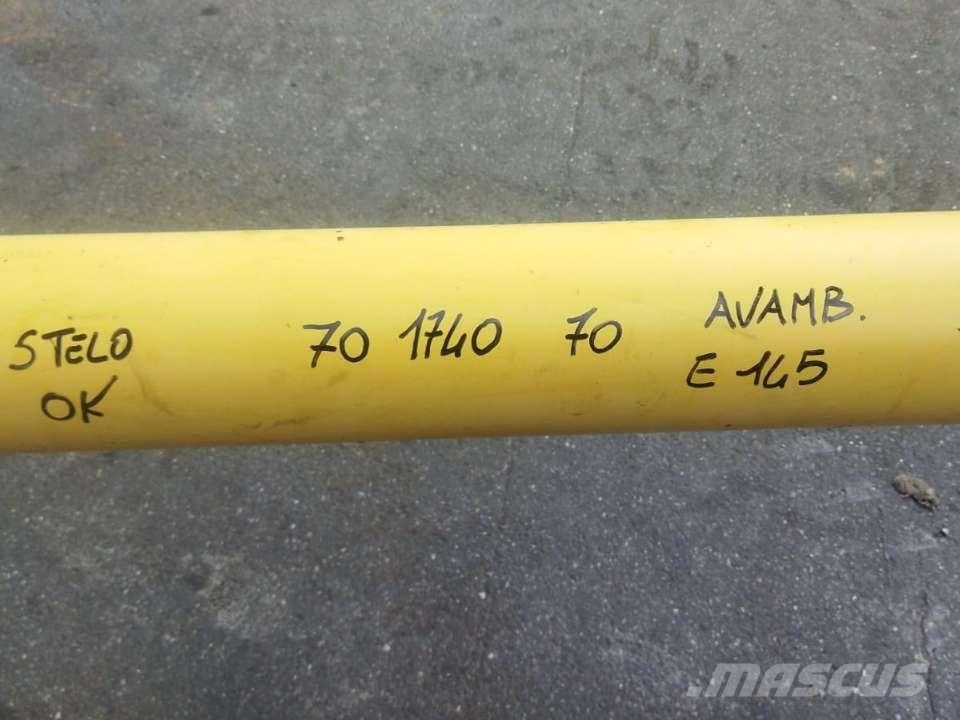 New Holland E 145 Hidráulica