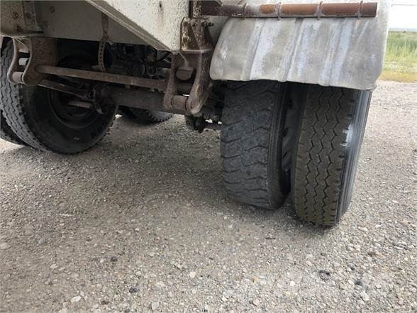 Beall PNEUMATIC 1440 Semi-trailer med Tank