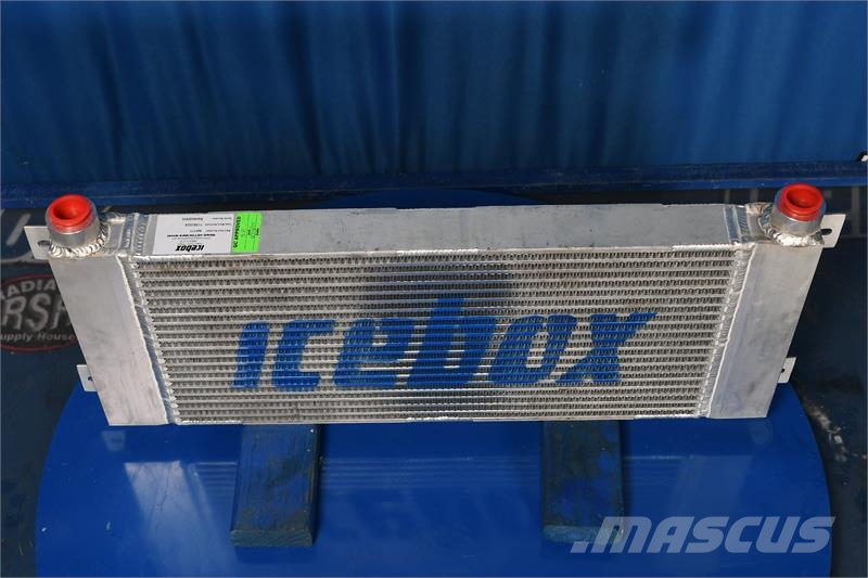 CASE 821, 821B, 821C Oil Cooler # 845171 Radiadores