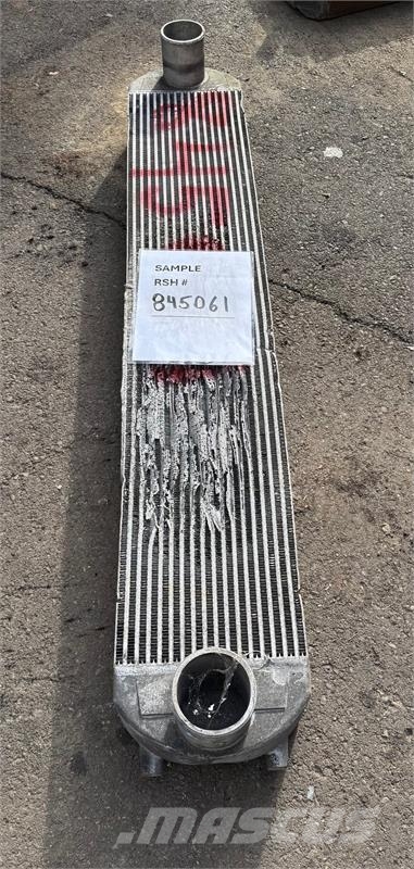 CASE 8230 Charge Air Cooler # 845061 Radiadores