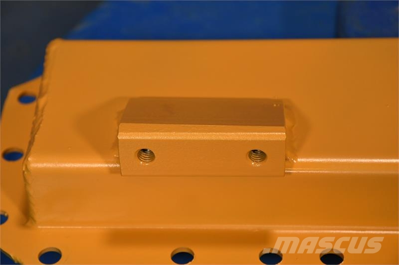 CAT D6C Bottom Tank # 865031 Radiátory