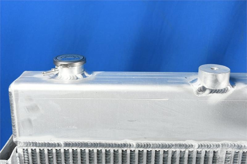 CAT IT-18 / 924F Radiator # 850641 Radiadores camiões e carrinhas