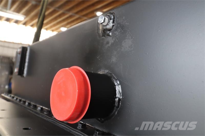 Cummins Radiator # 990018 Radiadores