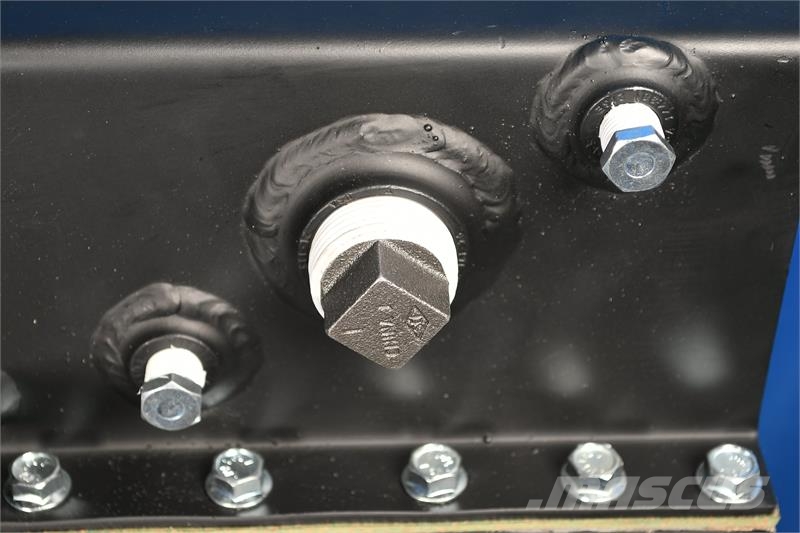 Cummins Radiator # 990402 Radiaatorid