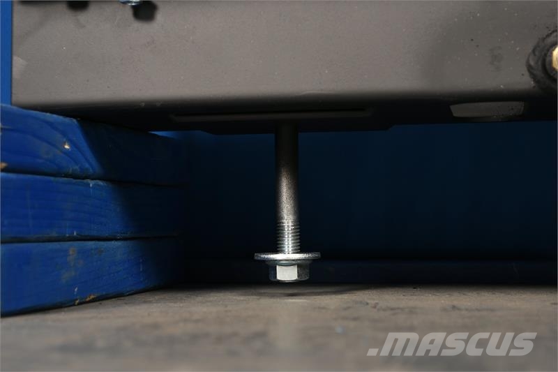 Cummins Radiator # 990402 Radiaatorid
