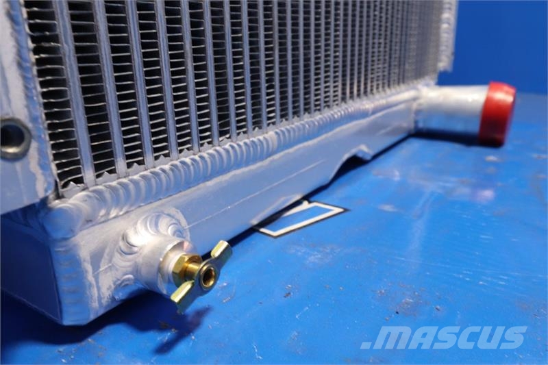Cummins Sprayer Buggy Radiator # 820242 مشعات