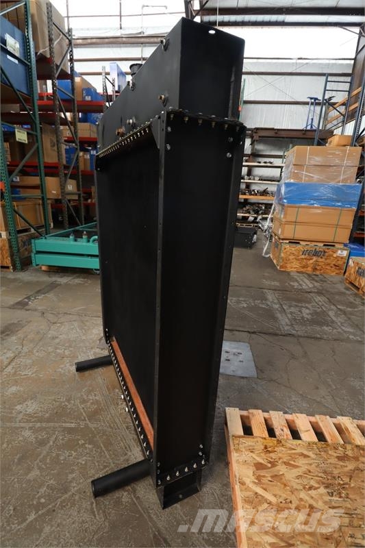  Frac 2000 Blender Pump Truck Radiator # 990262 Radiadores