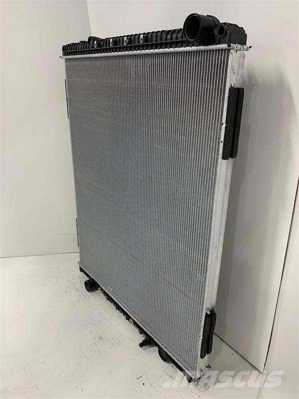 Freightliner 05-26678-001, 05-26621-001 Radiator # 601138 ラジエター