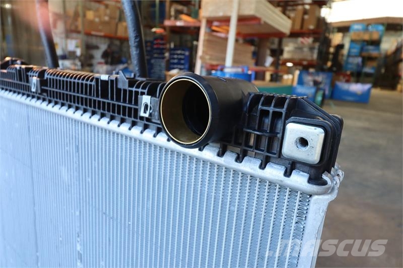 Freightliner 05-37217-014, 0537217014 Radiator # 601492 Radijatori