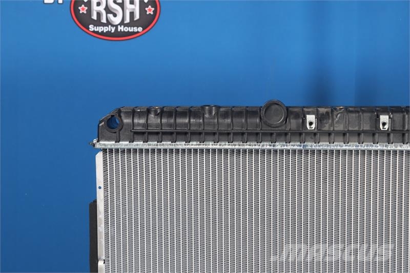 Freightliner Cascadia Radiator # 601166 Radiadores