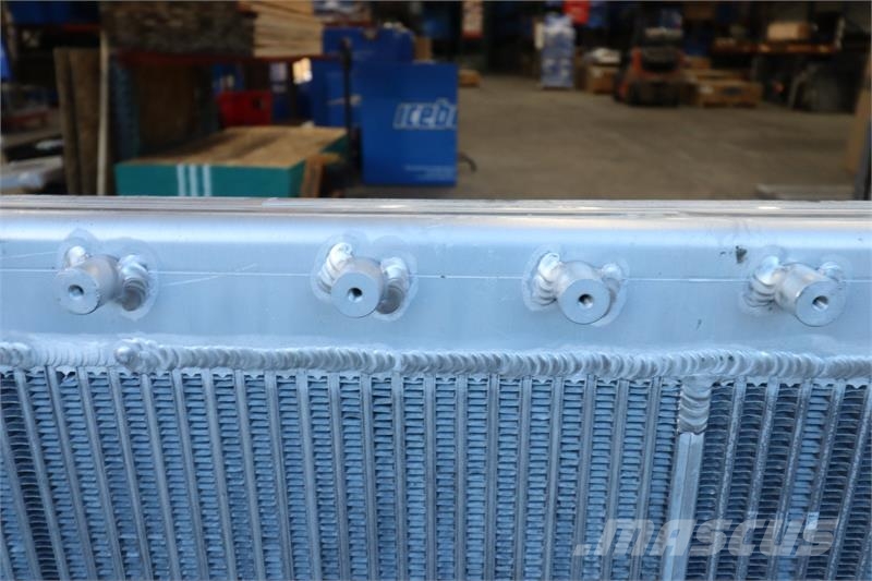 Freightliner Cascadia Radiator # 601487 Radiadores