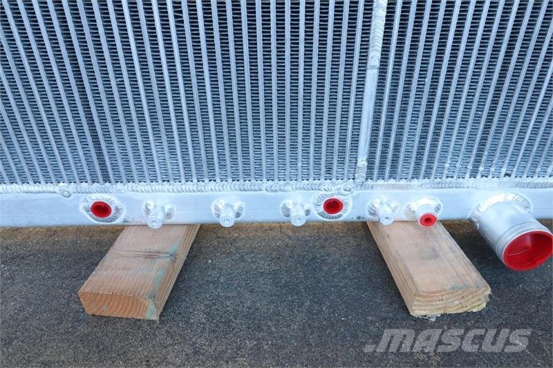 Freightliner Cascadia Radiator # 601487 Radiadores