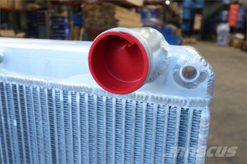 Freightliner Cascadia Radiator # 601487 Radiadores