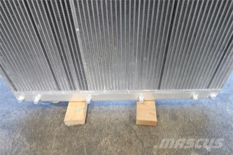 Freightliner Cascadia Radiator # 601487 Radiadores