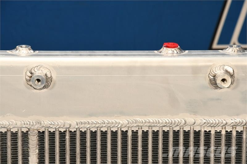 Freightliner Cascadia Radiator # 601210 Radiadores